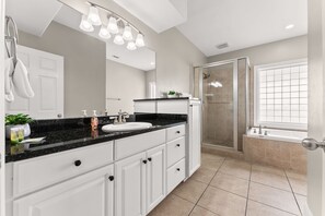 Shower, hair dryer, towels - Gulf Views - Private Pool - 4 Bedroom (Panama City)