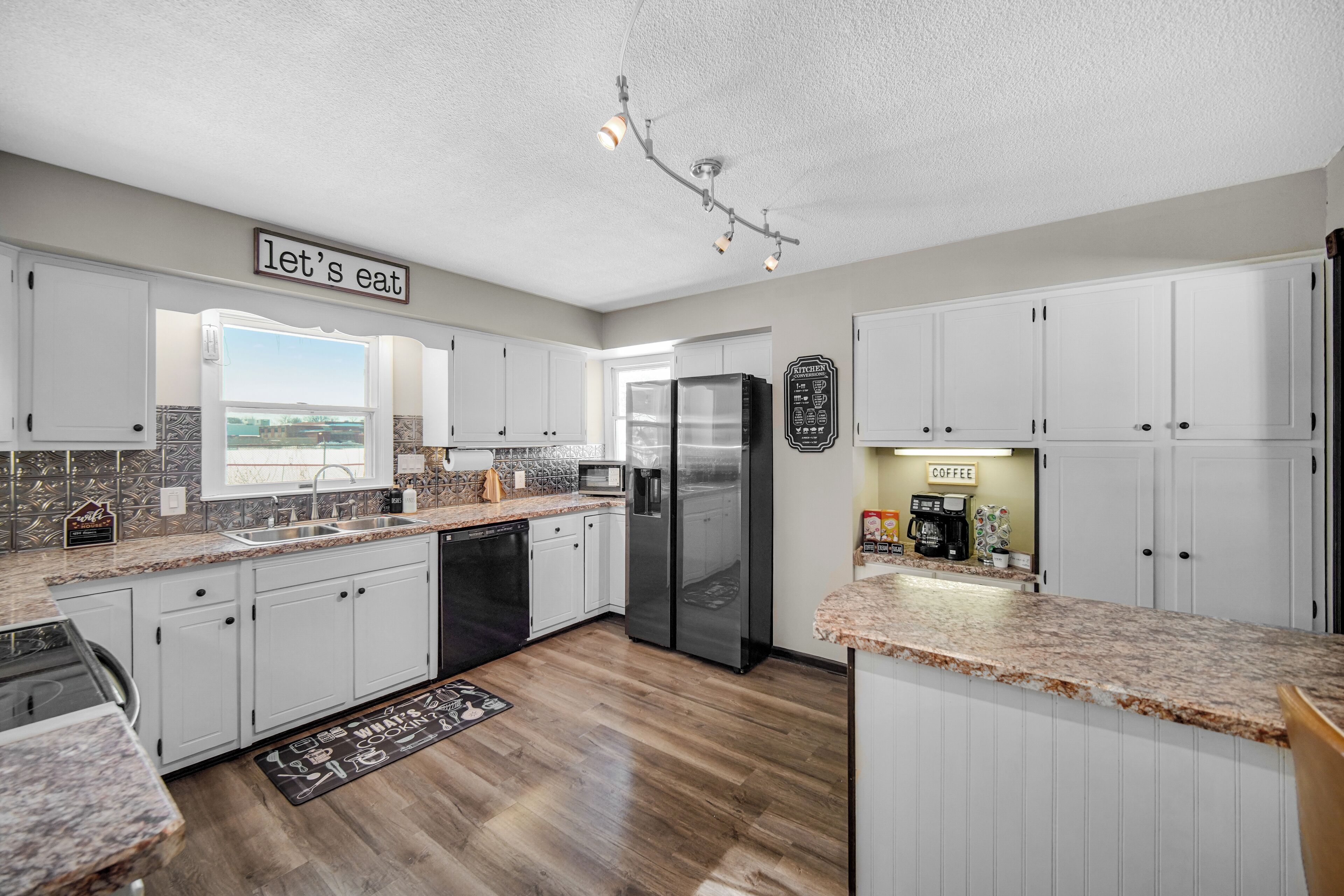 Mikroaaltouuni, uuni, liesi, astianpesukone