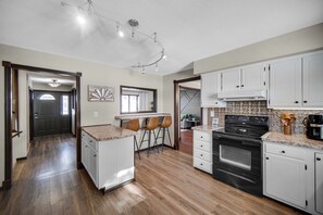 Mikroaaltouuni, uuni, liesi, astianpesukone