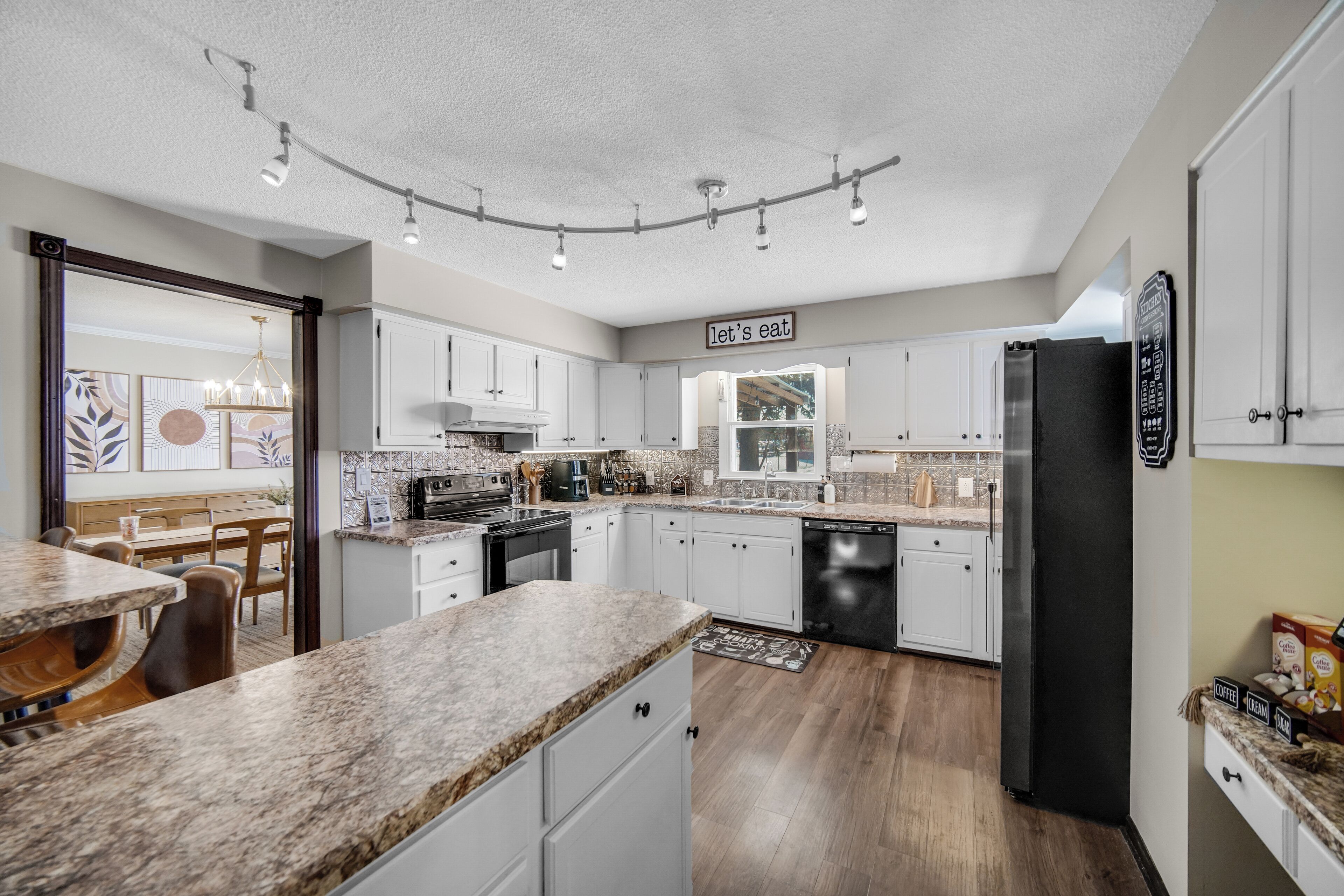 Mikroaaltouuni, uuni, liesi, astianpesukone