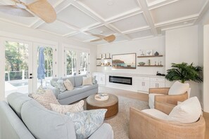 Smart-TV, Kamin, Tischfußball