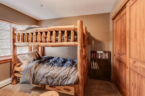 2 bedrooms, WiFi, bed sheets - Breckenridge 2BR | Ski & Mountain Adventure Base (Breckenridge)