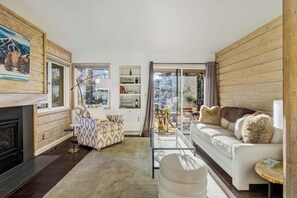 Smart TV, fireplace, books - Elkhorn Bluff Condo | Hot Tub | Pool | Skiing (Sun Valley)