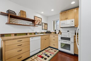Fridge, microwave, oven, stovetop - Indian Springs Retreat | Elkhorn Amenities (Sun Valley)