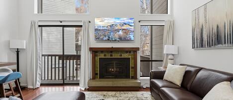 Smart TV, fireplace, stereo