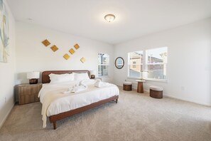 WiFi, bed sheets - Riverside Townhouse - 3 Bedroom with Garage (Jacksonville)