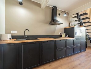 Fridge, microwave, dishwasher, coffee/tea maker - RARE ! Stylish duplex in the heart of downtown Cannes (Cannes)