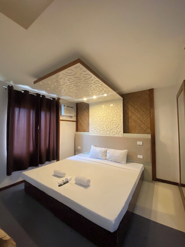 Comfort Double Room, City View | Desk, laptop workspace, free WiFi - Villa Rosita Hotel Naga City (Naga)