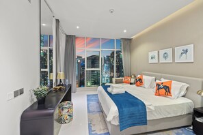 Iron/ironing board, WiFi, bed sheets - Canalfront apartment - Burj Khalifa view - Business Bay (Dubai)