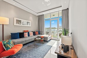 TV - Canalfront apartment - Burj Khalifa view - Business Bay (Dubai)