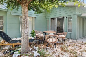 Outdoor dining - House - Minutes from Siesta Key! (Sarasota)
