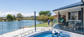 Casablanca - Oceanstays - Pool & Boat Ramp