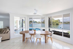 Dining - Casablanca - Oceanstays - Pool & Boat Ramp (Yamba)