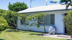 Exterior - Honeysuckle Cottage - Oceanstays (Brooms Head)