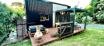 Cozy Beach Tiny House – Where tranquility and comfort meets relaxed surf vibes