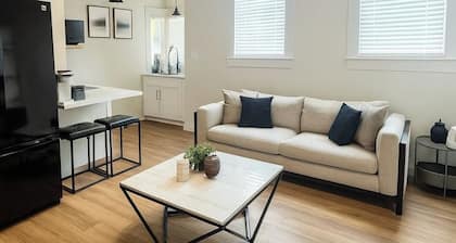 Stay in our modern and comfortable Guest House perfectly located in the...