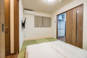 Basic Double Room, Balcony | Free WiFi - HANASTAY KIYOSI (OSAKA-Shi, Nishinari Ward)