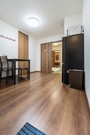Basic Double Room, Balcony | Free WiFi - HANASTAY KIYOSI (OSAKA-Shi, Nishinari Ward)
