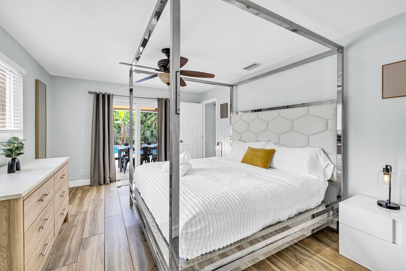 Iron/ironing board, WiFi, bed sheets