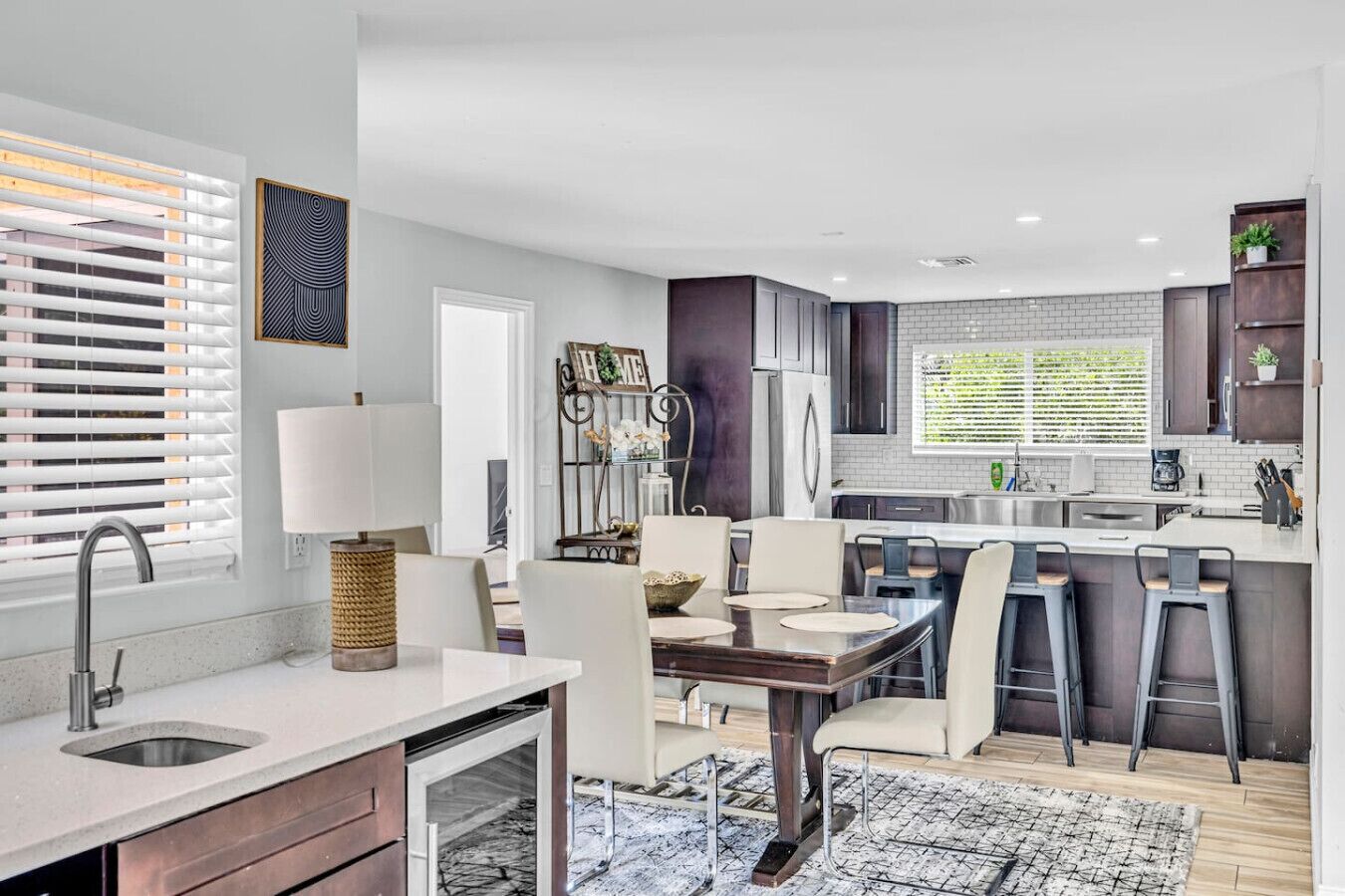 Réfrigérateur, micro-ondes, four, lave-vaisselle