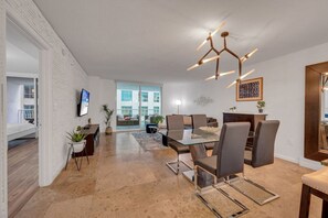 Interior - Amazing  unit/location with amenities & parking (Miami)