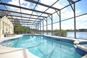 Piscine extérieure, piscine chauffée