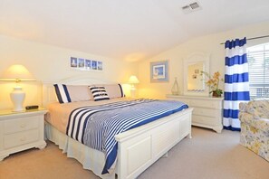 Desk, iron/ironing board, free WiFi, bed sheets - Formosa Lake House - Sophisticated villa with private pool, spa and game room (Kissimmee)