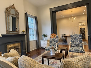 Smart TV, fireplace - 1848 T.J. Harper house in historic enclave close to restaurants, downtown, etc. (Vicksburg)