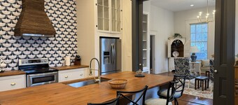 1848 T.J. Harper house in historic enclave close to restaurants, downtown, etc.