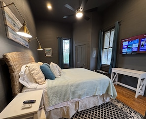 Iron/ironing board, free WiFi, bed sheets, wheelchair access - 1848 T.J. Harper house in historic enclave close to restaurants, downtown, etc. (Vicksburg)