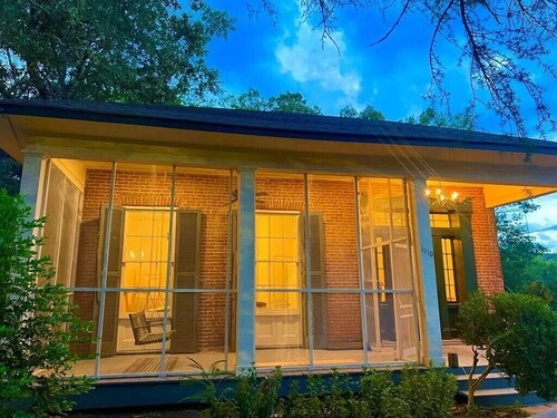 1848 T.J. Harper house in historic enclave close to restaurants, downtown, etc.