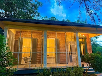 1848 T.J. Harper house in historic enclave close to restaurants, downtown, etc.