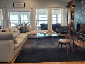 Living area -  Premium Year-round lakefront Cottage. Bring the entire family or 2 Pet friendly (Falcon Lake)