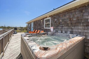 Terrace/patio - Rodanthe Cottage: Beach, Pets, Hot tub! (Rodanthe)