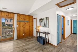 Interior - Rodanthe Cottage: Beach, Pets, Hot tub! (Rodanthe)