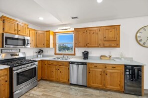 Fridge, microwave, oven, dishwasher - Rodanthe Cottage: Beach, Pets, Hot tub! (Rodanthe)