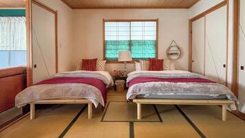 1 slaapkamer, een strijkplank/strijkijzer, wifi, beddengoed