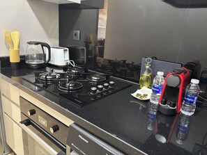 Oven, stovetop - Cozy studio in a phenomenal area of Casablanca with AC and heating (Casablanca)