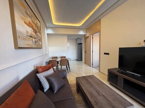 TV - Cozy studio in a phenomenal area of Casablanca with AC and heating (Casablanca)