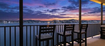 Huge Balcony Spectacular Views, Dock, Pool 4BD/BATH