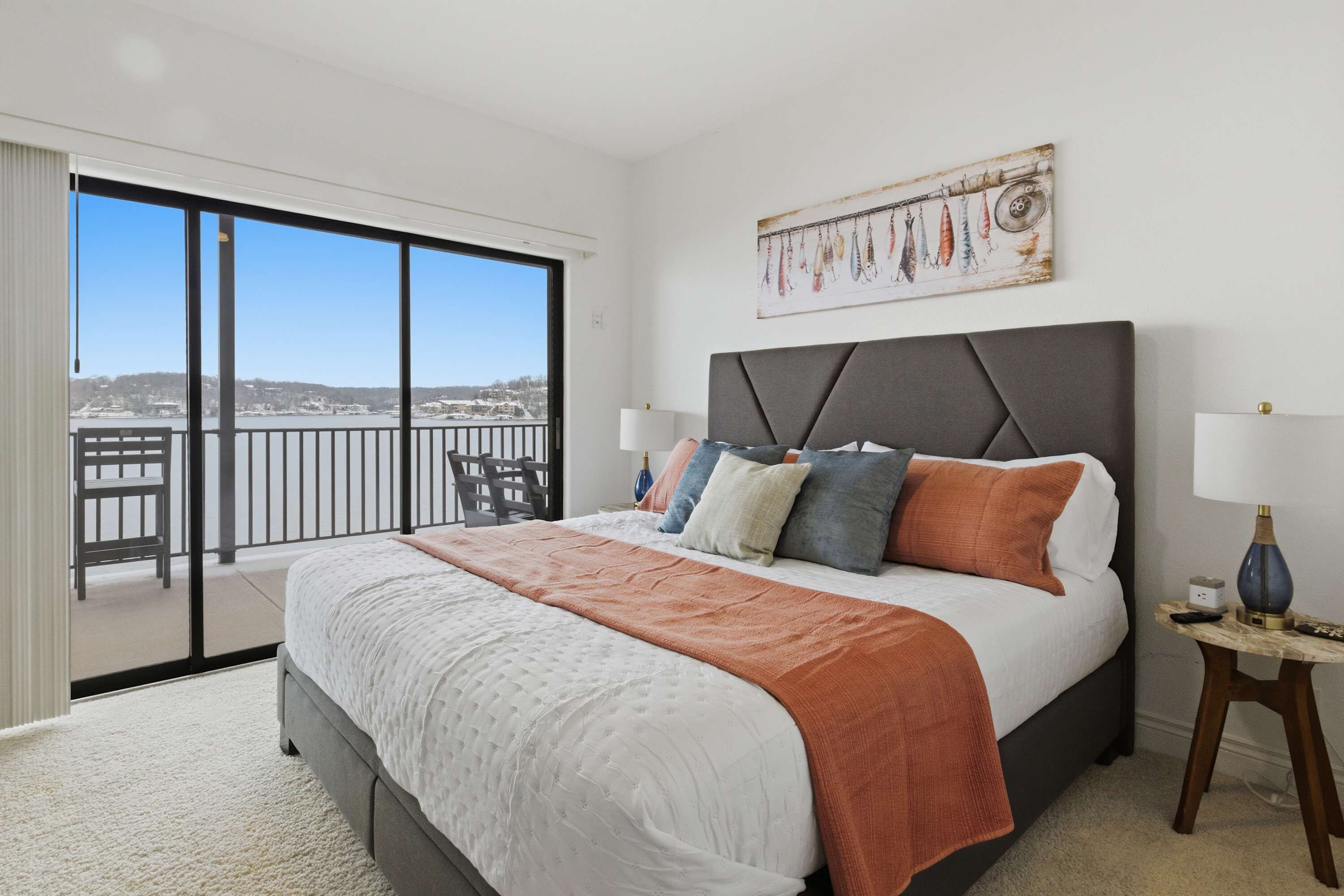 Travel cot, WiFi, bed sheets