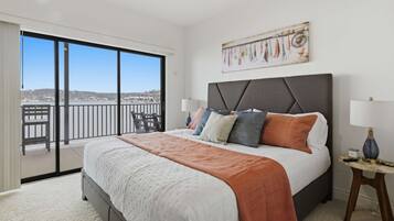 Travel cot, WiFi, bed sheets