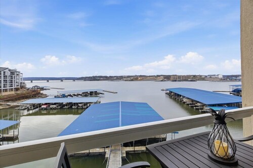 Land's End #732 Gorgeous Remodel! Parking Level!