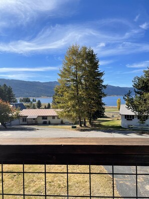 Property grounds - Above Par - Quiet & Private Retreat | Parking + Lake Views (Cascade)