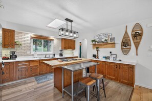Fridge, microwave, oven, stovetop - Above Par - Quiet & Private Retreat | Parking + Lake Views (Cascade)