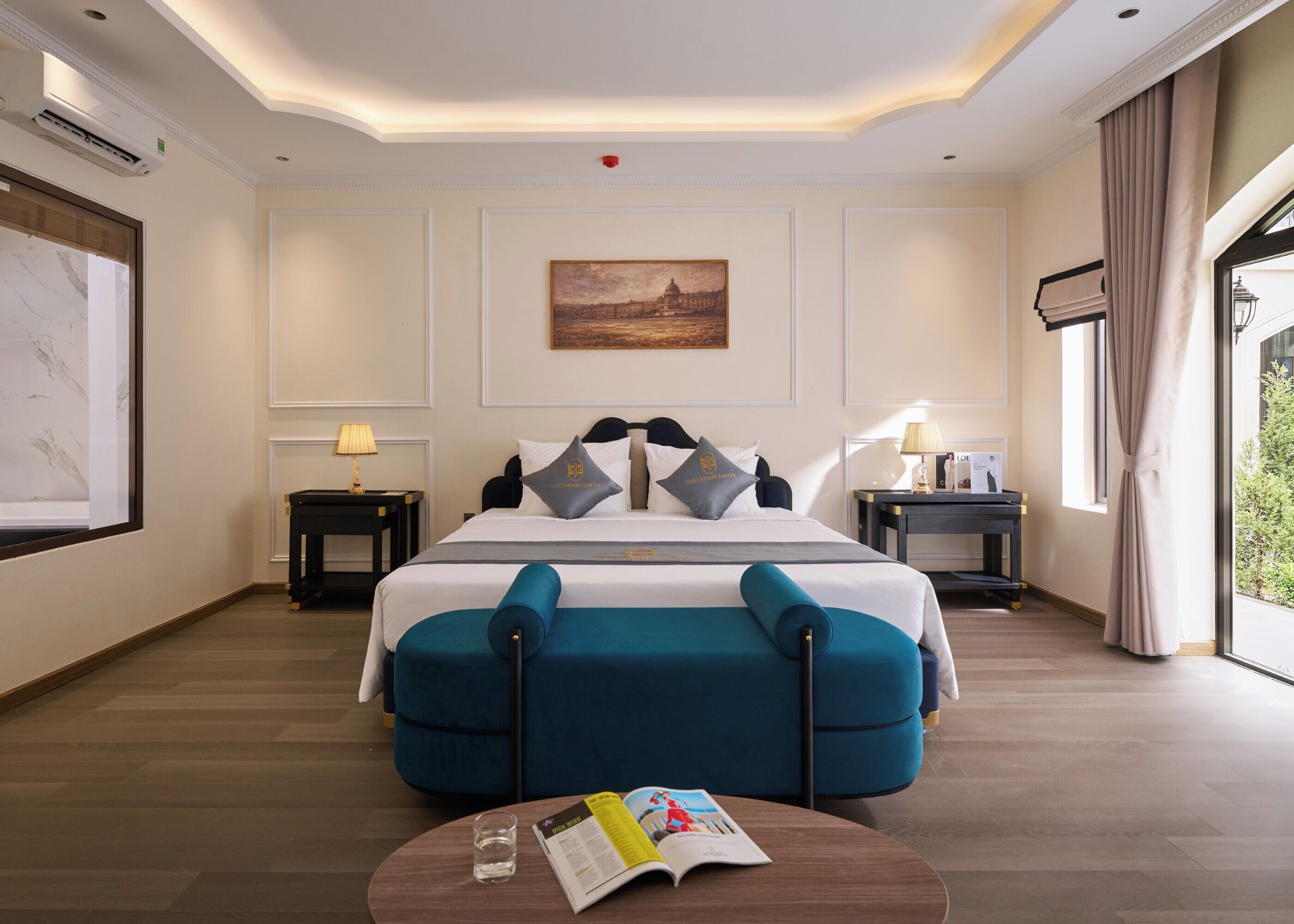 Premium bedding, minibar, desk, blackout curtains