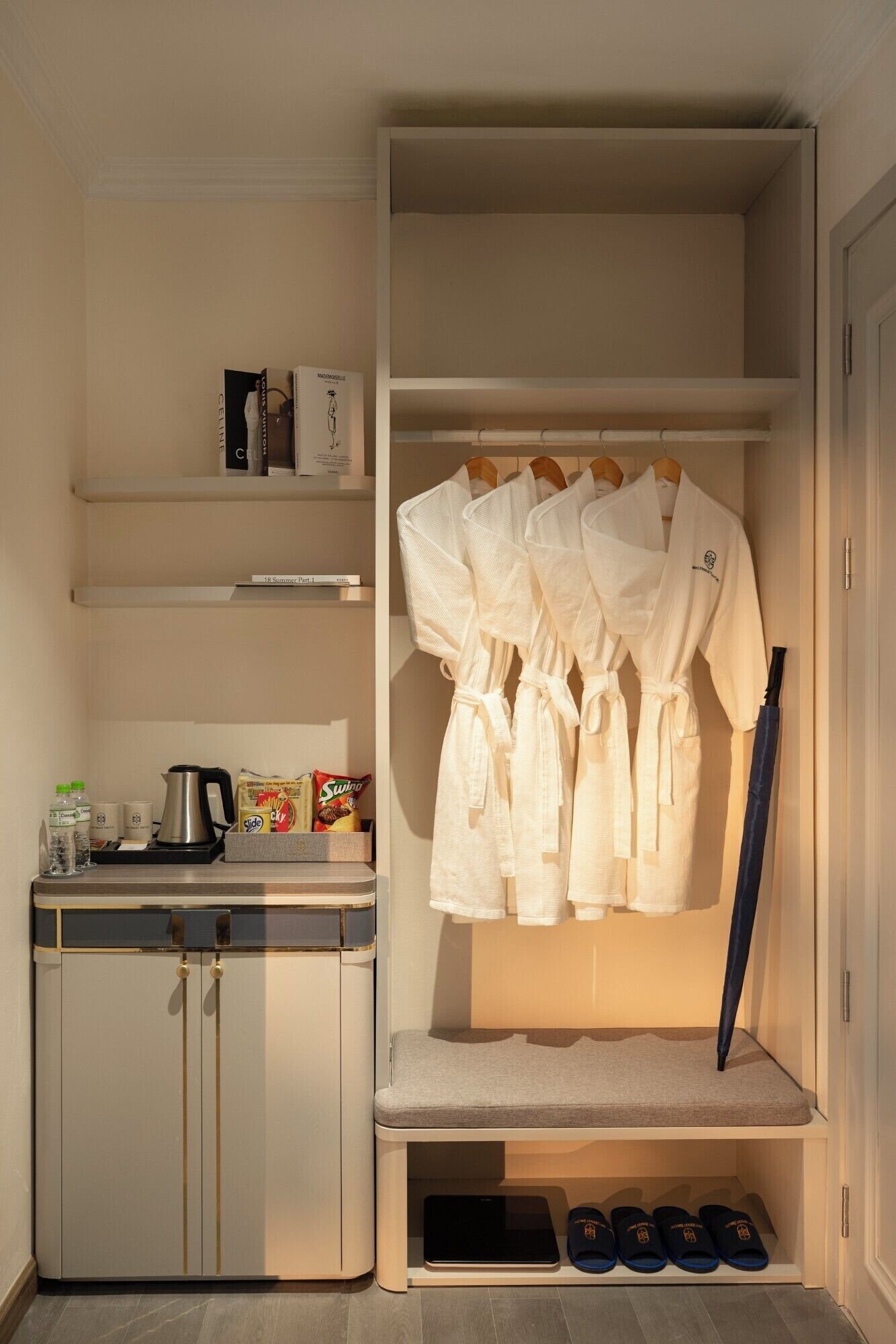 Family Room | Roupas de cama premium, frigobar, escrivaninha, cortinas blackout