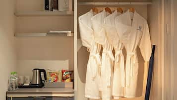 Family Room | Roupas de cama premium, frigobar, escrivaninha, cortinas blackout