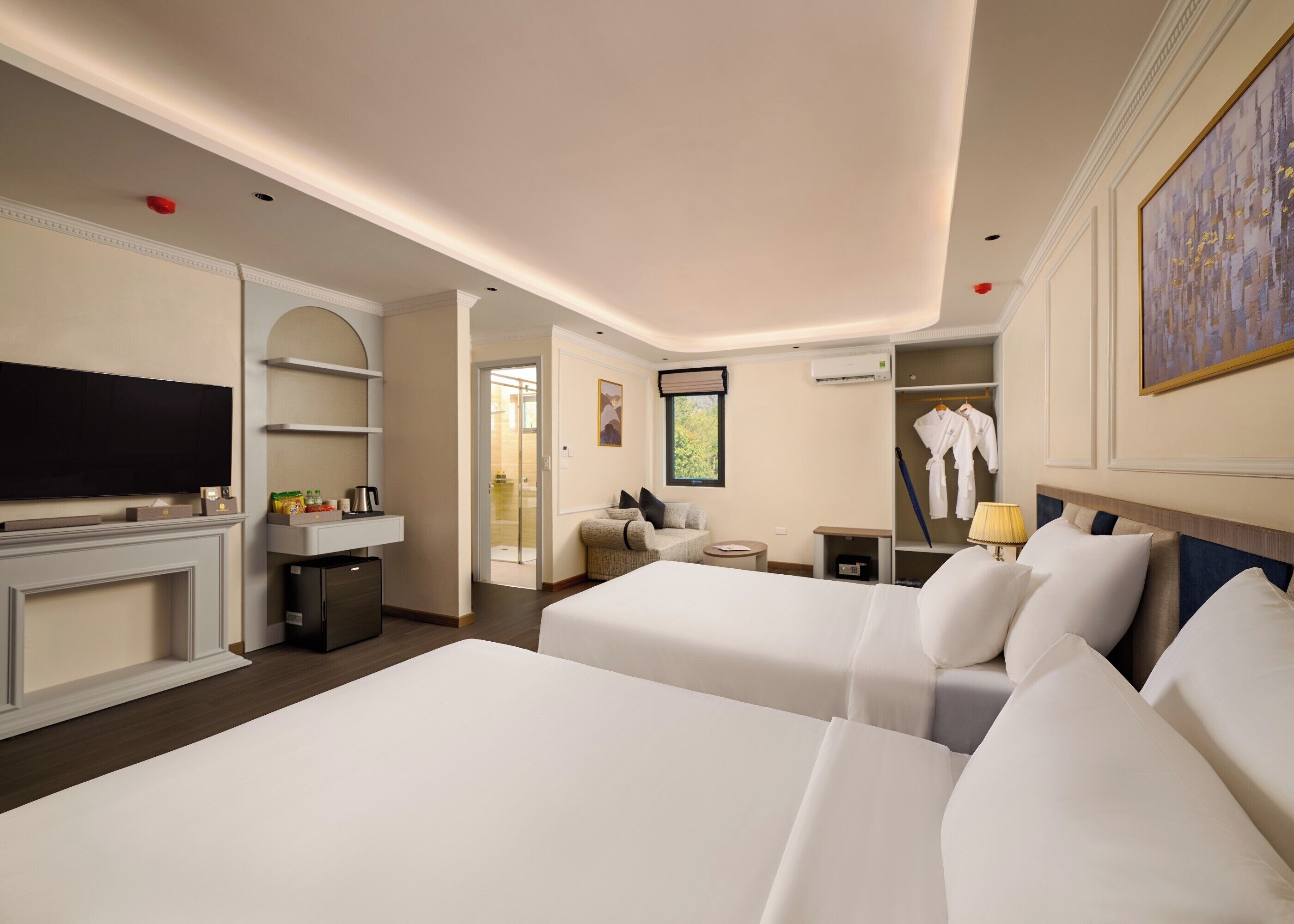 Premium bedding, minibar, desk, blackout curtains