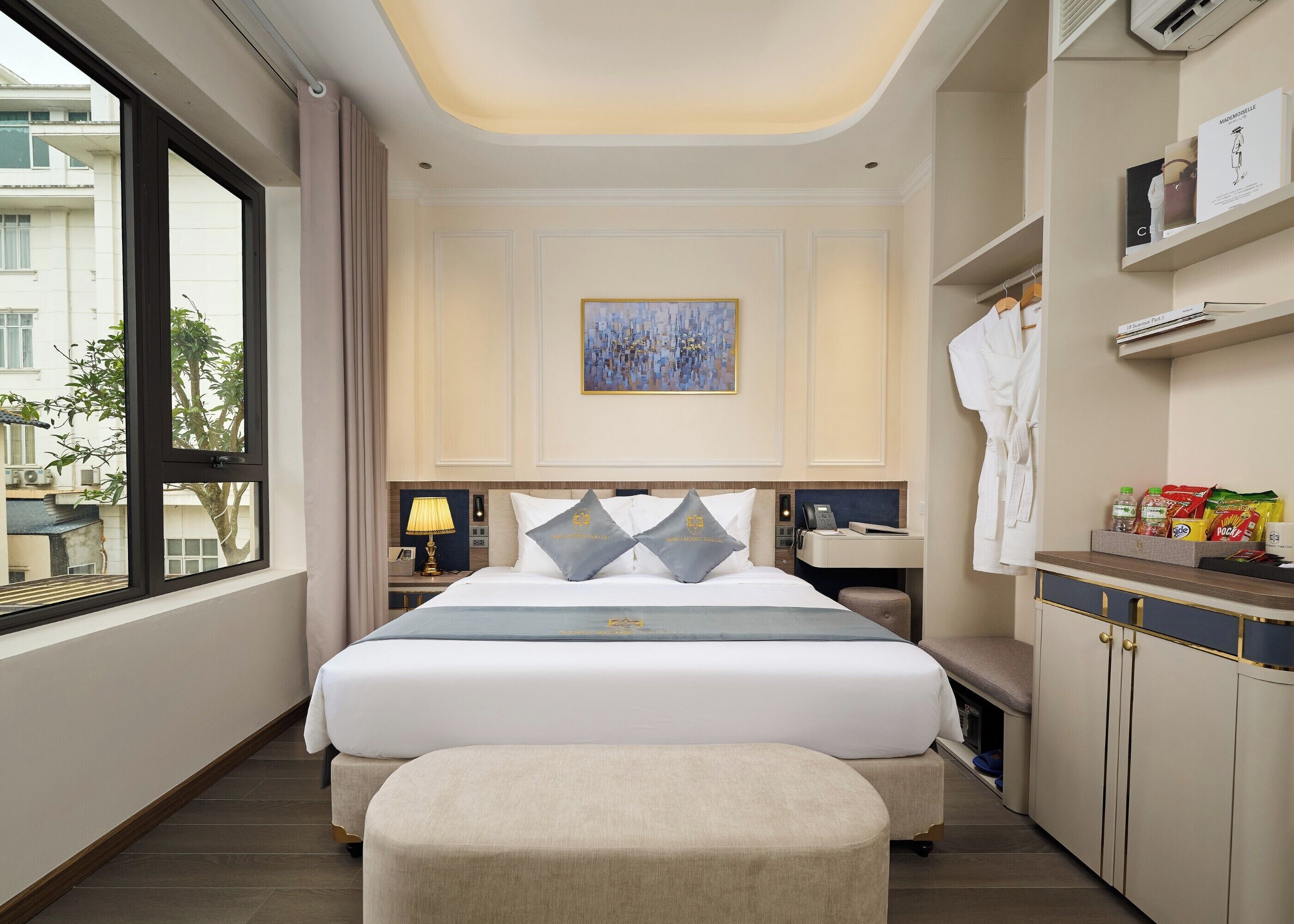 Junior Double Room, Pool View